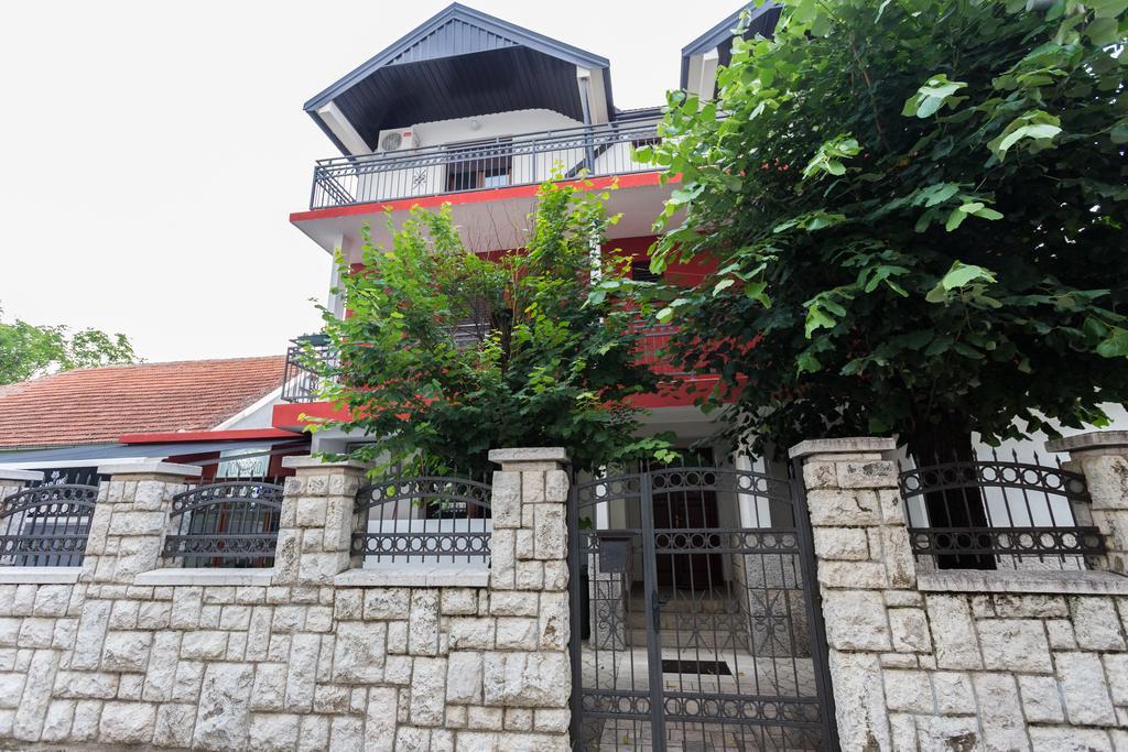 Apartments Erakovic Niksic ภายนอก รูปภาพ